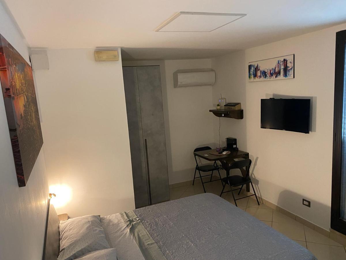 Room Mazzini Lecce Exterior foto